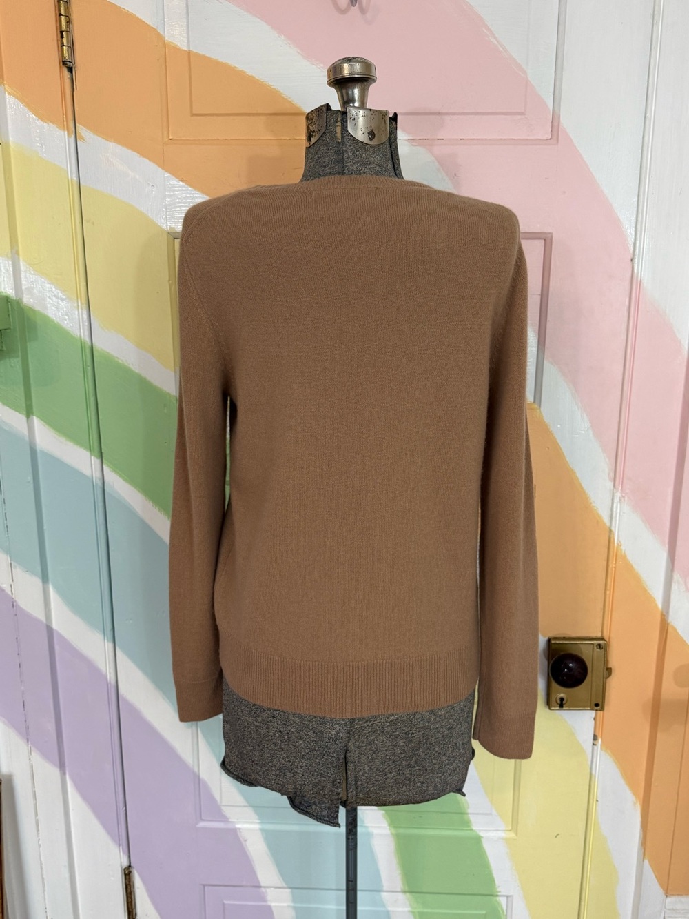 Quince Mongolian Cashmere Crewneck Sweater in Teak Sz Medium 🍄 - Picture 8 of 8